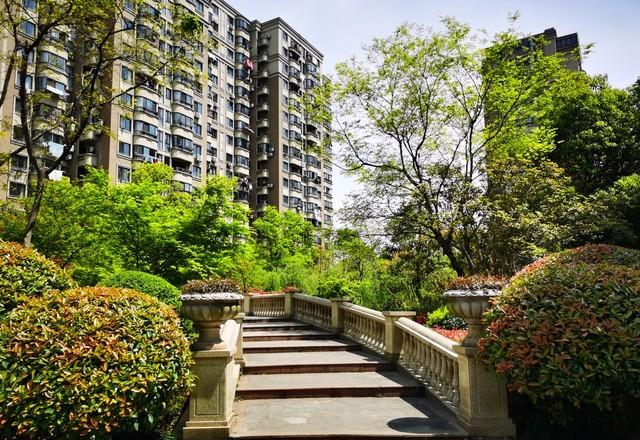 很认同的一段话：“活着活着，你就会明白，父母不住院，不痴呆…