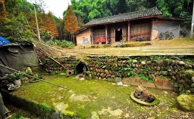 鹤鸣双涧：道教仙山与龙泉胜境的山水画卷