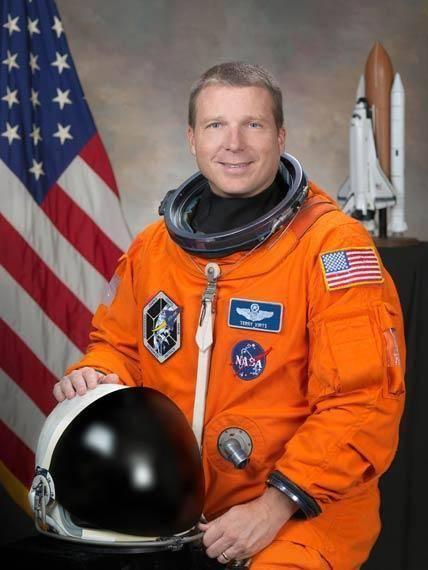 NASA彻底急了！为了不落后给中国，将放弃SpaceX重启登月竞标！