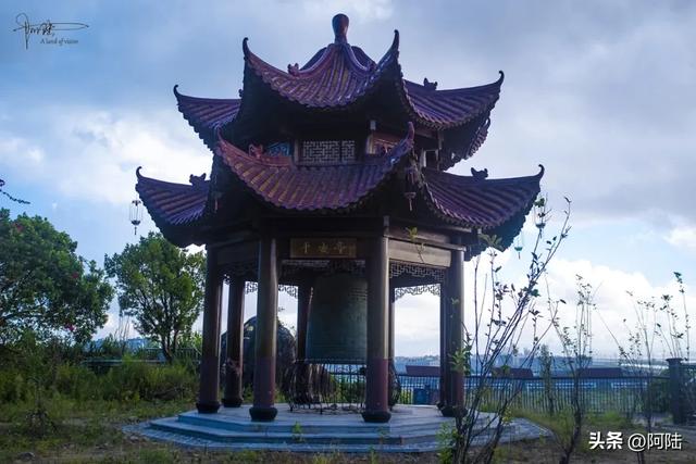 路过平阳西湾,跳头渔火没看着,一些落寞的人文景观倒是令人唏嘘