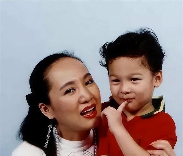 原来早已不是中国籍？事业巅峰远赴美国，被老外“玩腻	”晚年回国