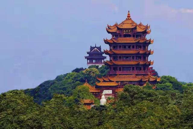 张家界大雍古城亏损十亿的背后，到底是谁偷走了中国旅游的灵魂