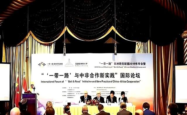 俄乌打了1000多天！美国终于醒悟：原来中国3年前就选对了