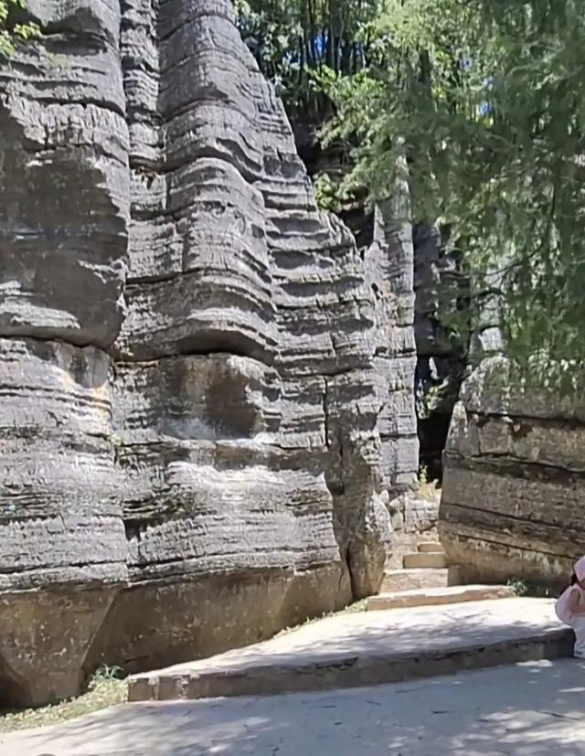 湖北恩施梭布垭石林景区