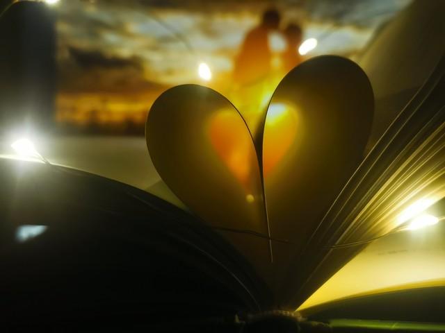 最深的告别，往往不是在喧嚣中断裂，而是在默默中渐行渐远。