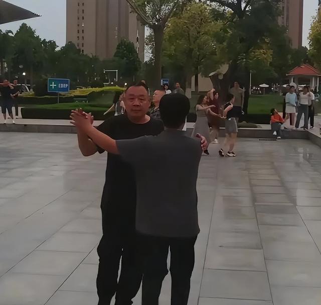 没想到，国家点名胖东来不到半个月	，于东来竟再令所有人刮目相看