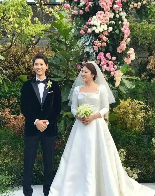 离婚5年，39岁宋仲基儿女双全，43岁宋慧乔独美