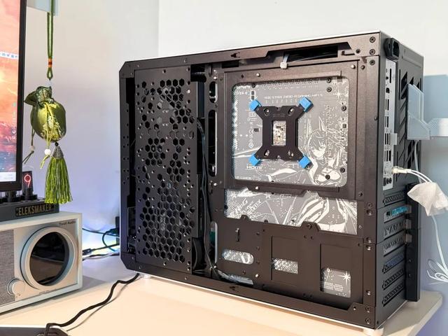 实用小机箱，便携还能装！机械大师C34Pro+Z890吹雪+9070XT装机