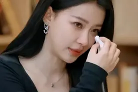 袒胸露乳、吃药染发、陪大佬看秀，离开董子健的孙怡实在太心酸图片