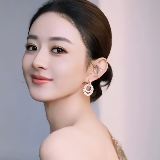 离婚四年，38岁赵丽颖再次官宣喜讯，成为冯绍峰高攀不起的存在！