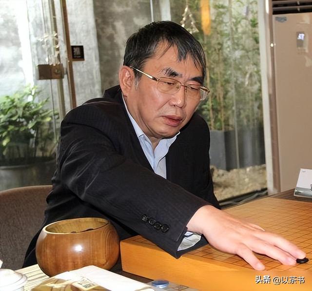 原来她们是聂卫平妻子，第一任棋手，第二任王刚妹妹 第三任最特别