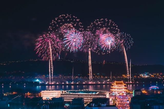 山河万里，祖国万岁