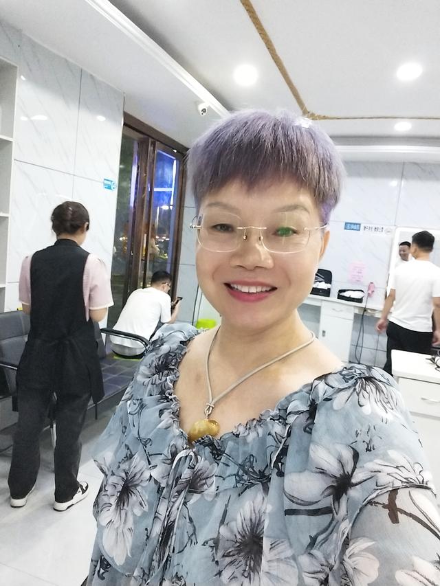 54岁丧偶女人不找男人，四处流浪真的好吗？