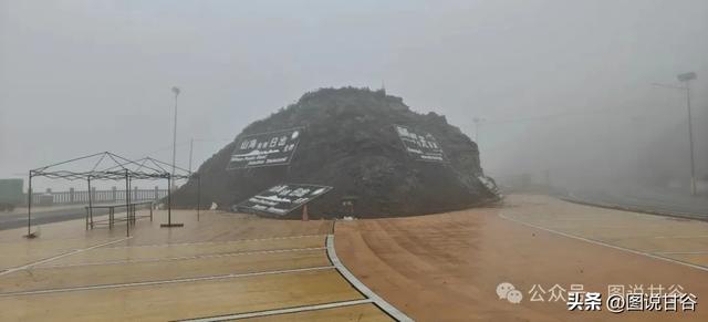 圆梦青海湖之二:冒雨攀登日月山 与文成公主合影