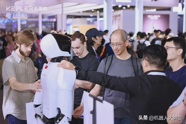 2025 WAIC 炸场！开普勒K2大黄蜂直播8小时，Optimus压力来了？
