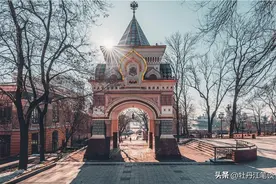 正说俄国海参崴尼古拉斯凯旋门东侧的中国碑图片