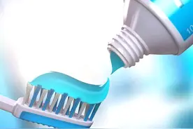 我发现，用牙膏刷牙，纯属多余图片