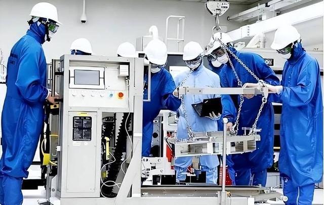 扬眉吐气！国产DUV光刻机研制成功，各国反应：美韩荷都不敢笑了