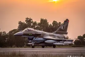 歼10大捷逼退阵风，印度中将被撤职？巴铁信心大增，美国呼吁冷静图片