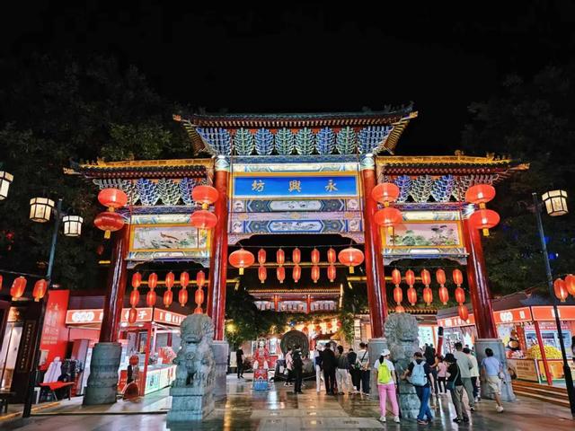 西安城墙碑林 2025 新玩法！3 个避坑技巧 + 7 大必拍，朋友圈传疯了!