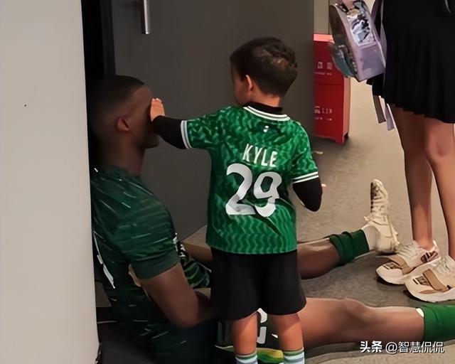 今日12月9日凌晨，中超传来邵佳一、北京国安、法比奥消息