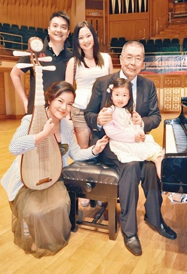 三婚娶小37岁徒弟，81岁生女，84岁生儿，如今住美国豪宅好不惬意