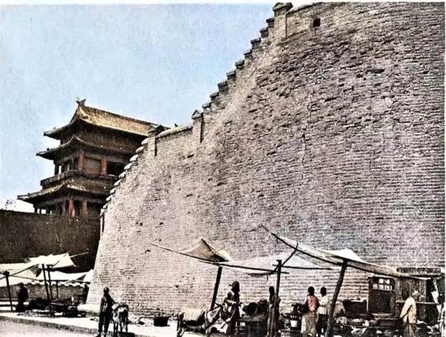 那天，西安古城墙上多余的风