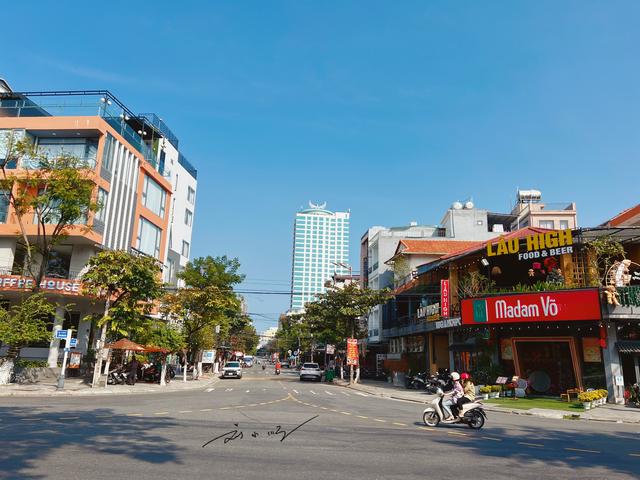 中国游客实拍越南第四城：高楼扎堆、干净整洁，你看像国内几线？