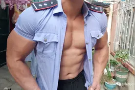 山东肌肉保安脱衣秀身材，网友直呼：好大....图片