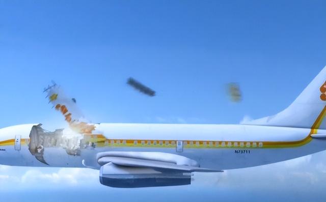 1988年，一架飞机在7500米高空突然裂开，空姐被大风吹走后来如何