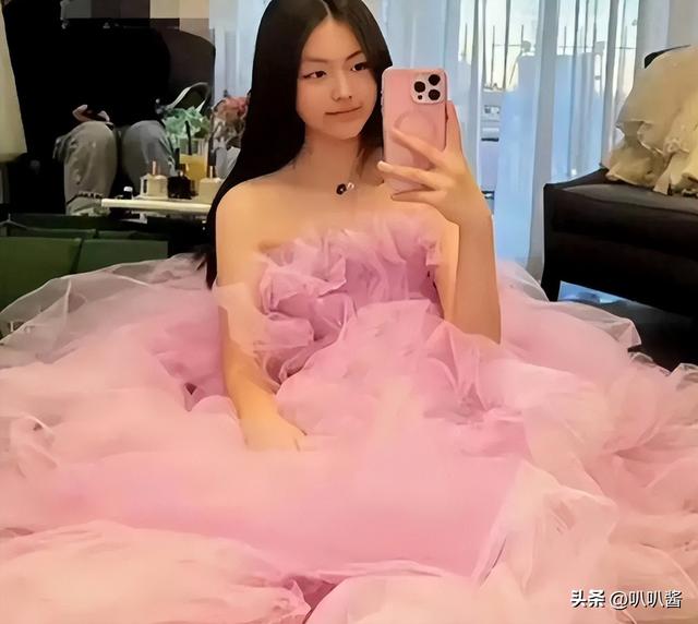 李湘被禁关5天后	，家境被扒底朝天，父母身份曝光，果然不简单