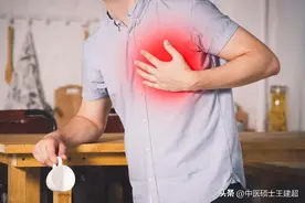 总是胸前疼痛，不一定是心脏病，可能是这三种原因导致！图片