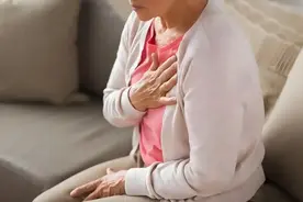 医生：心脏病开始发作时，通常会感到这4种不适，很少有人在意图片