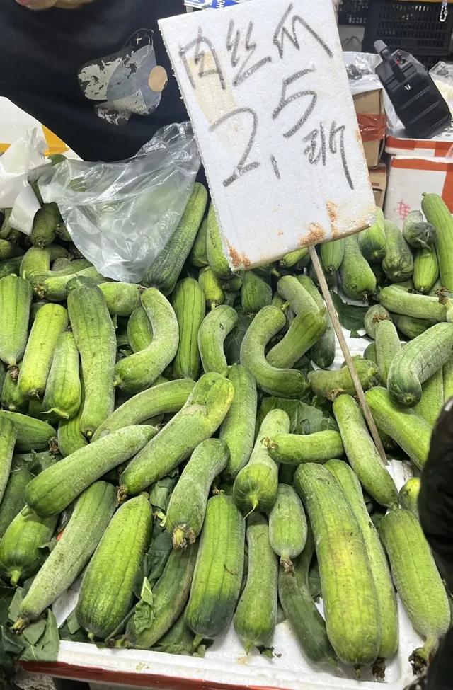 轨道直达的赶场地!地方超大,东西多,买菜这些超方便