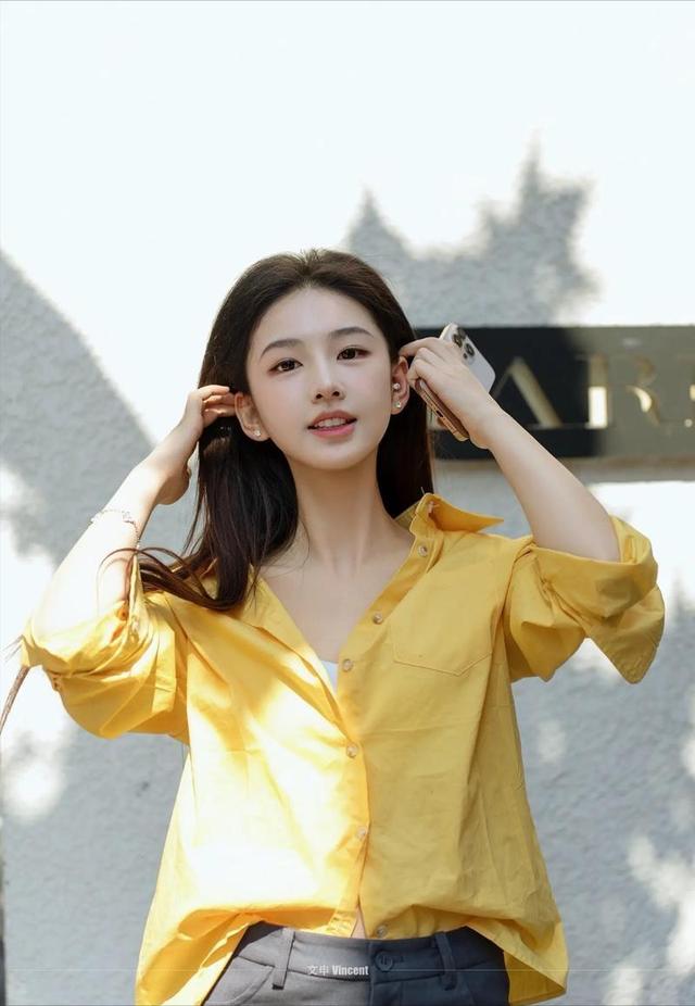 安徽大学校花 黄玉瑶 鹅蛋脸 美得犯规，太美了美的让人移不开眼