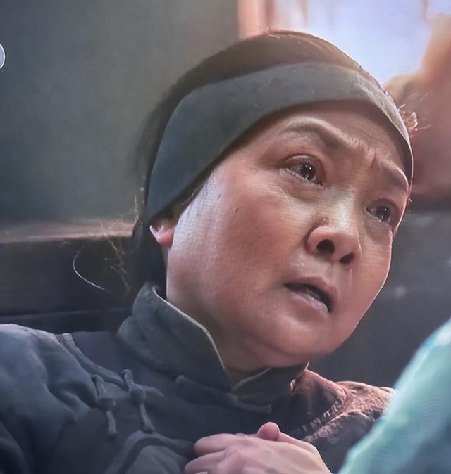 时隔47年，张丰毅和张铁林再次同框，一个帅成小伙，一个大腹便便