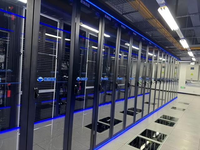 砸几千亿不回头！美国死磕AI，竟然是为了稳住美元的霸权地位？