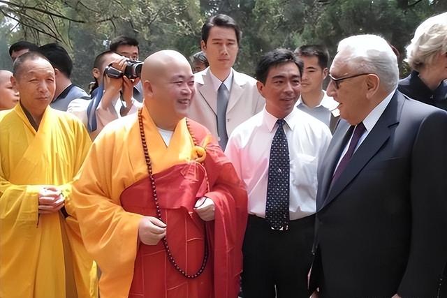 拔出萝卜带出泥！释永信老底被扒，原来身披16万袈裟只是冰山一角