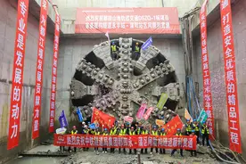 顺利贯通！我国首条山地轨道有新进展→图片