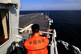 中国现代海军比不上英国百年海军？这番言论，简直是无知透顶！图片