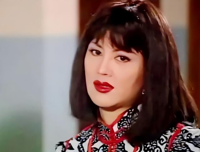 她是中国第一美妇，坐牢、离婚、拍三级片，还因太美被克林顿接见