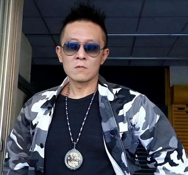 一路走好！继朱媛媛后又送走一资深演员，在家猝逝多天忠犬陪伴