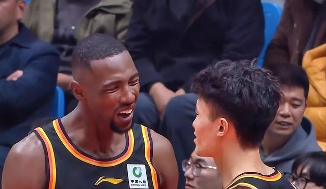 北京首钢84-74江苏，赛后数据一目了然，不是周琦，最大功臣是他