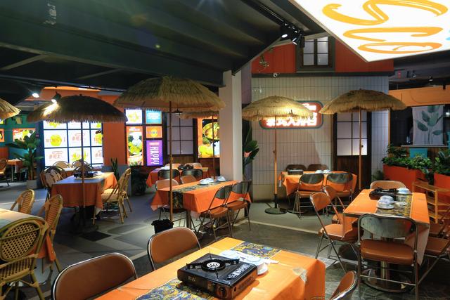 云南曲靖有一处国风市集，看复古国潮，重返胶片流转的黄金年代