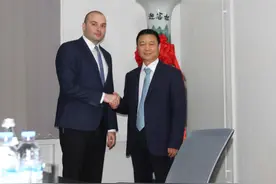 他，新疆第二大富豪，收养505个孩子，坚持企业不上市图片