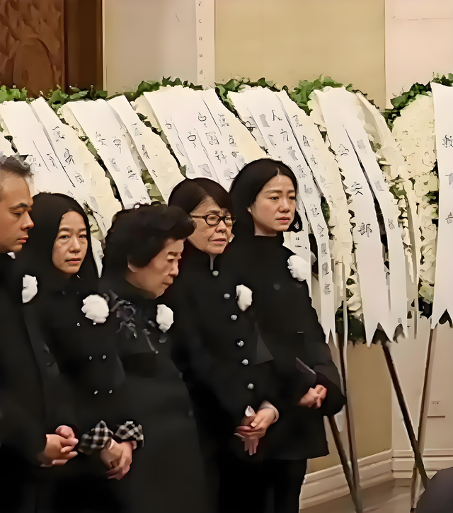 杨振宁告别仪式上，49岁翁帆近照曝光，原来杜致礼亲妹真的没说错