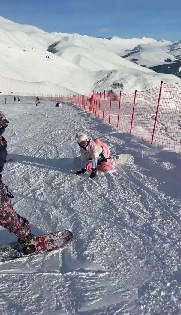全红婵3天从雪场小白到丝滑换刃，苏翊鸣夸赞：非常有天赋，有机会可以一起滑雪！