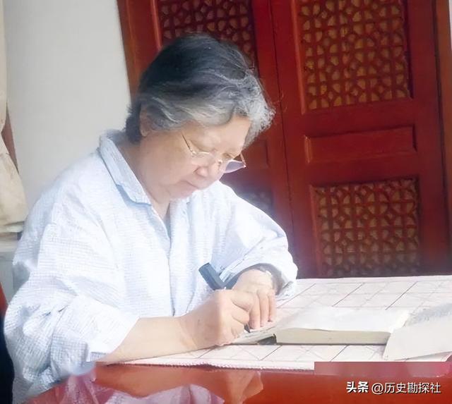 1962年，刘思齐和杨茂之新婚后，去看望毛主席，留下的珍贵合影