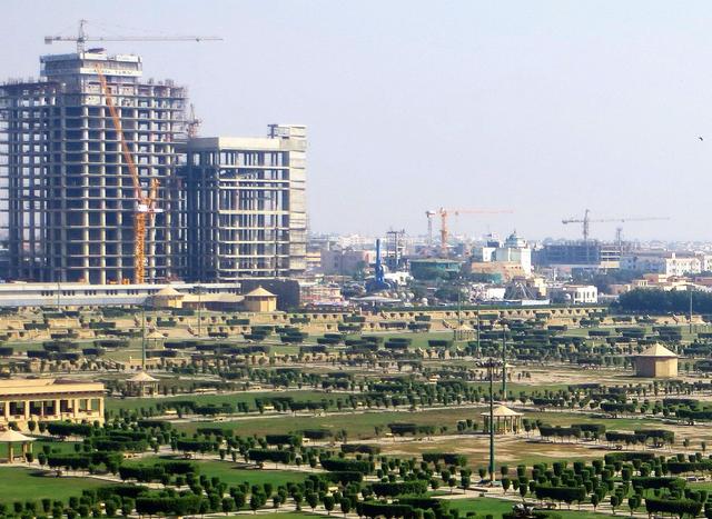 资本不敢投新厂，精英只买“单程票”，卡拉奇正陷入慢性自杀