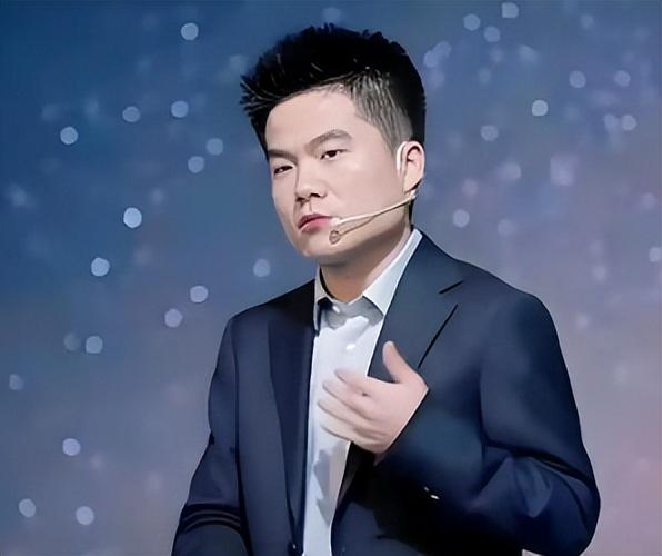 俞敏洪没想到，董宇辉受邀九三阅兵半月多，再因一个举动口碑暴涨
